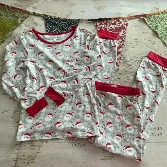 🆕Royal Standard Size 6 Santa Pajama Set - Picture 1 of 5